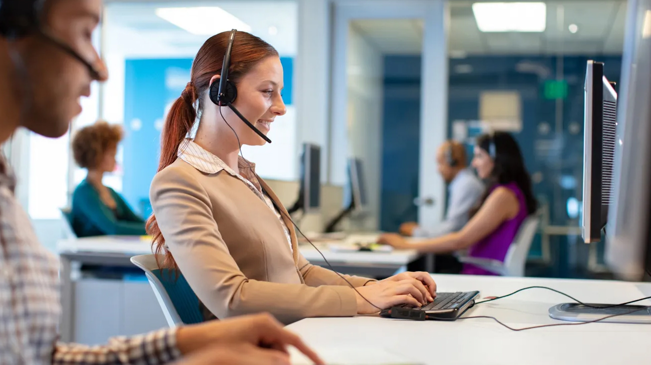 How does a call center dialer work